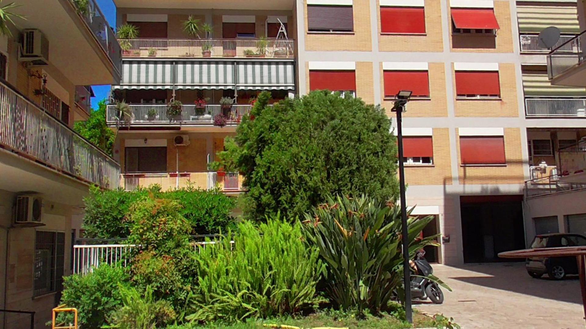 Italian Romance - A Fine In Appartamento Roma